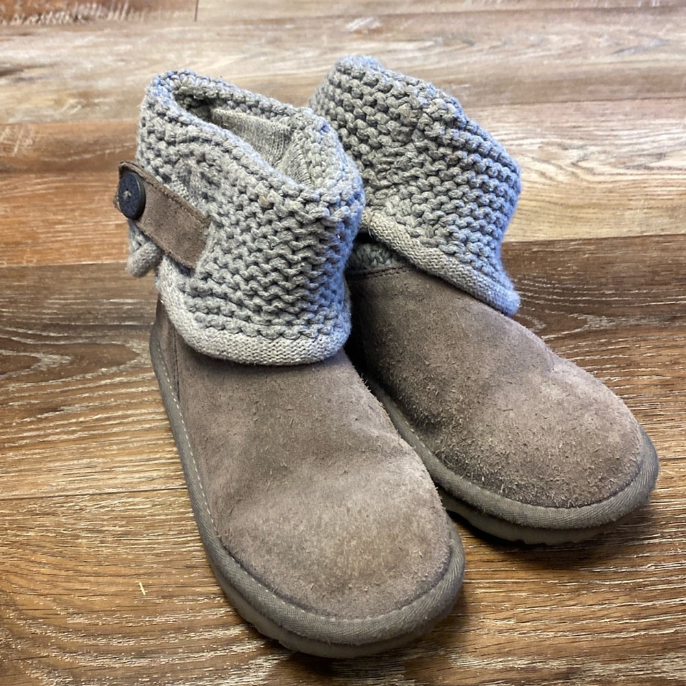 UGG gray knit fold over boots, 1